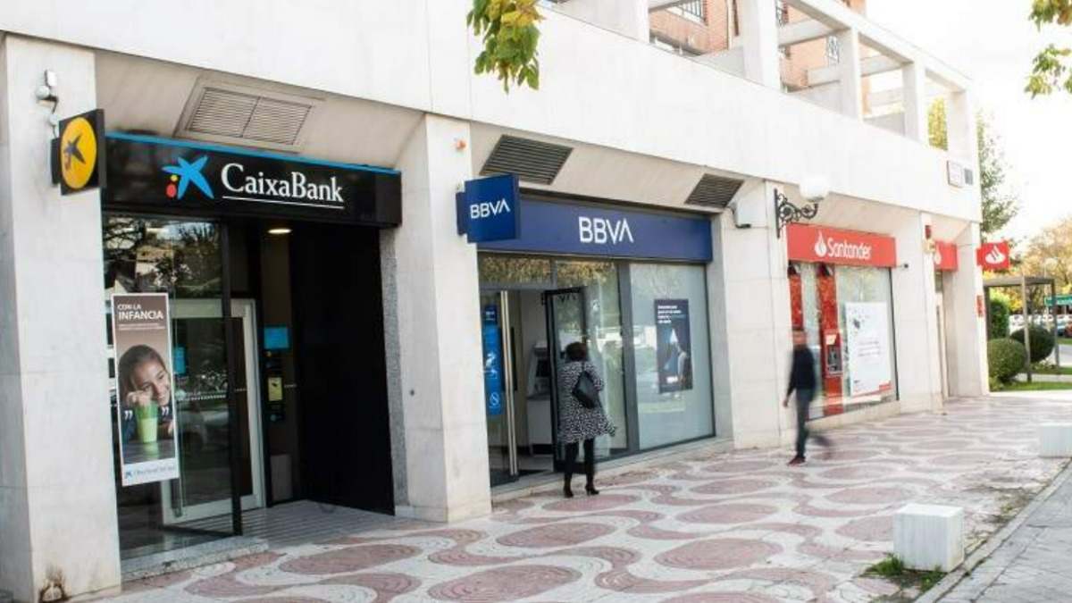 Sucursales de diferentes entidades financieras.