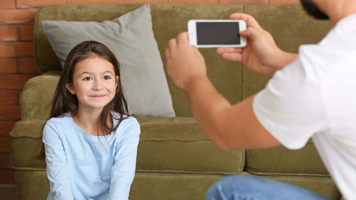 Cómo compartir fotos de niños en redes sociales, según la Guardia Civil