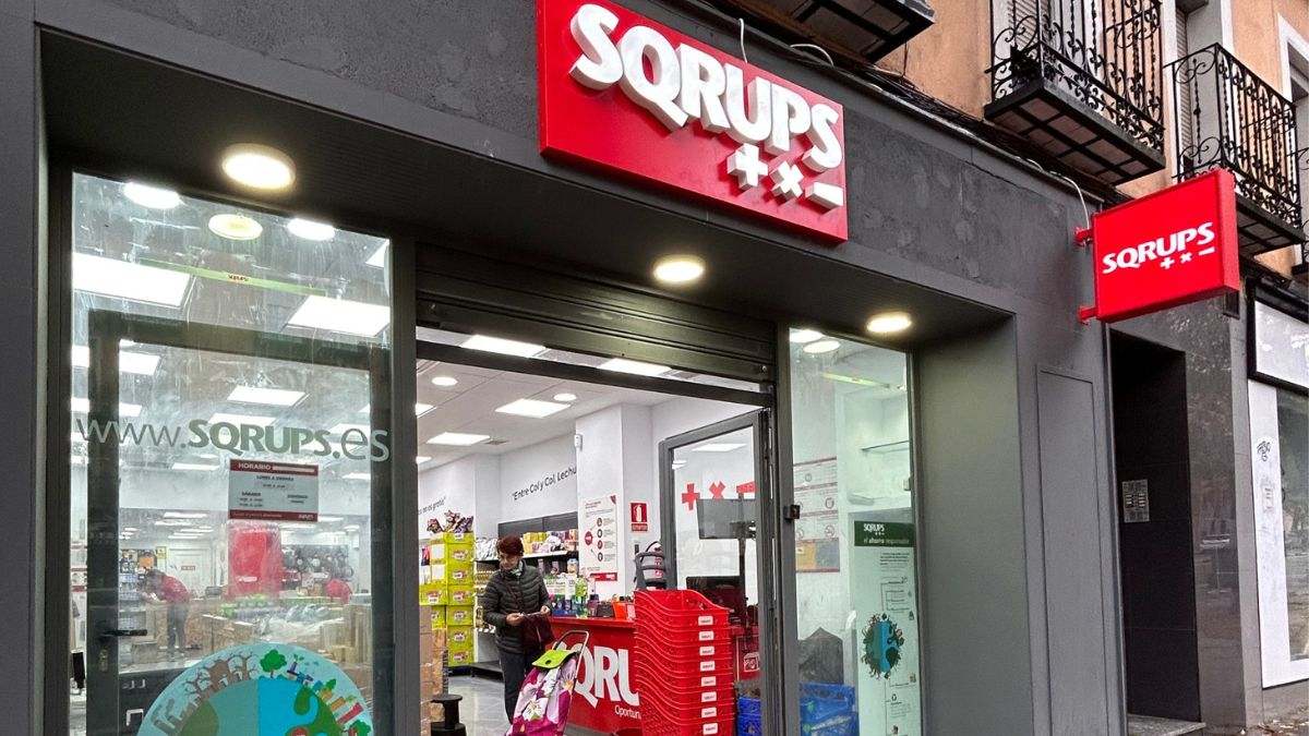 Así es Sqrups, el outlet urbano que vende productos de primeras marcas por menos de 1 euro que amenaza a Aldi y Lidl