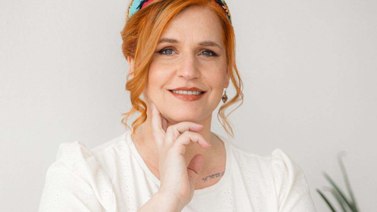 Ángela Vazi, terapeuta experta en desarrollo personal, psíquico y espiritual