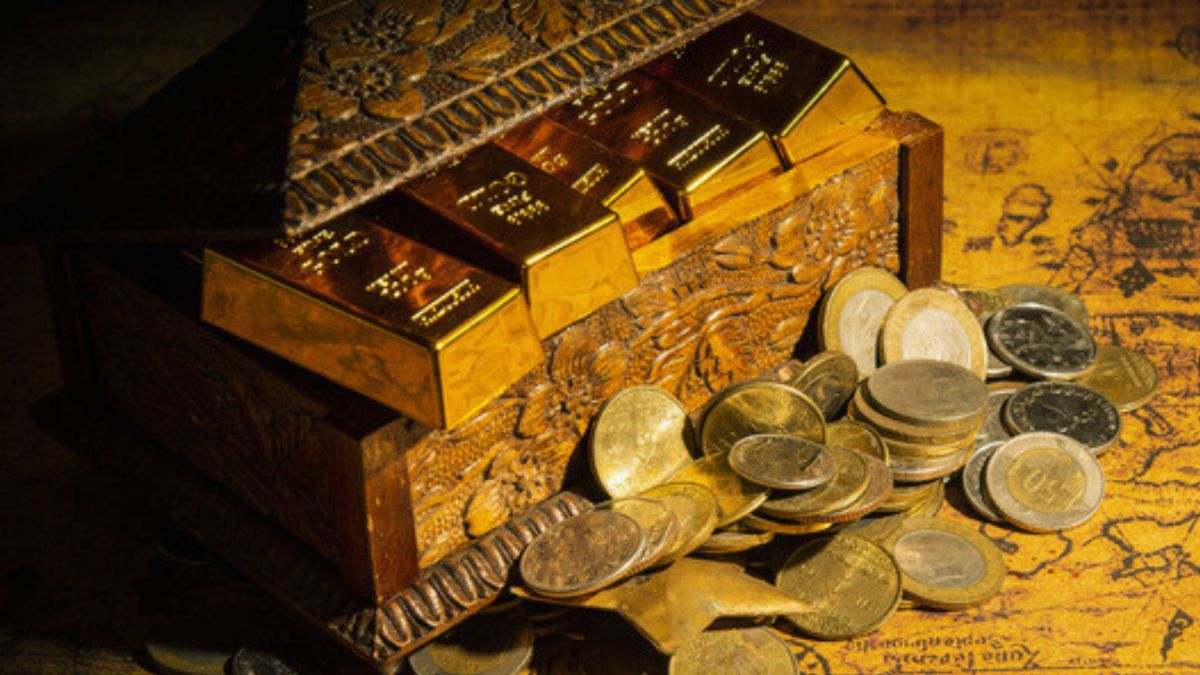 Un hombre encuentra un tesoro de lingotes y monedas de oro por valor de 147.000 euros mientras limpiaba su casa