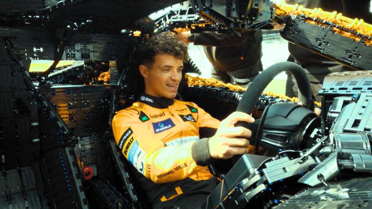 McLaren hace lo imposible: el vídeo del surrealista coche hecho con 342.817 piezas de Lego y conducido por Lando Norris en Silverstone