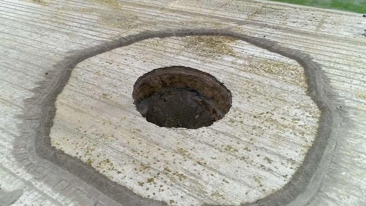 agujero tierra Irán suelo economía