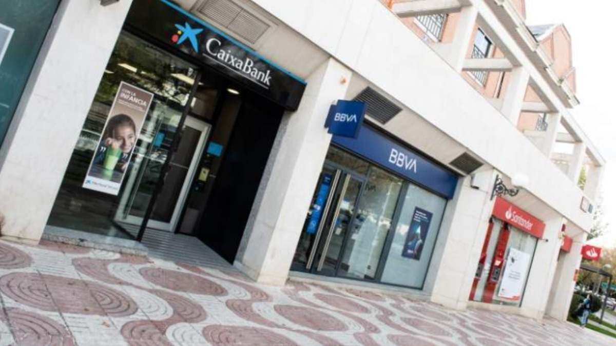 Sucursales bancarias de varias entidades.