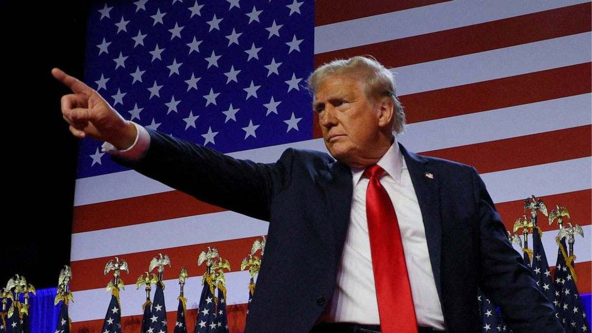 Trump da una patada al español: cierra la página web y las redes sociales de la Casa Blanca en nuestro idioma