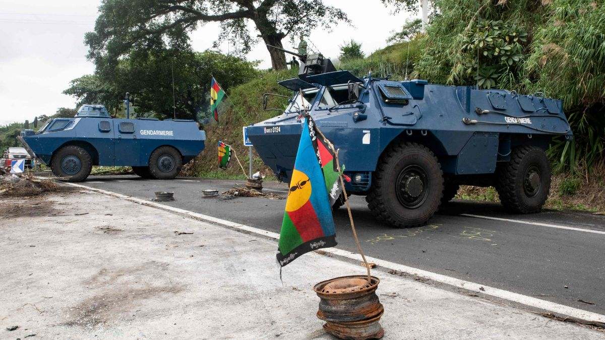 El estallido de violencia que podría desatar una guerra civil en Nueva Caledonia: aumentan los ataques antes de la llegada de Macron