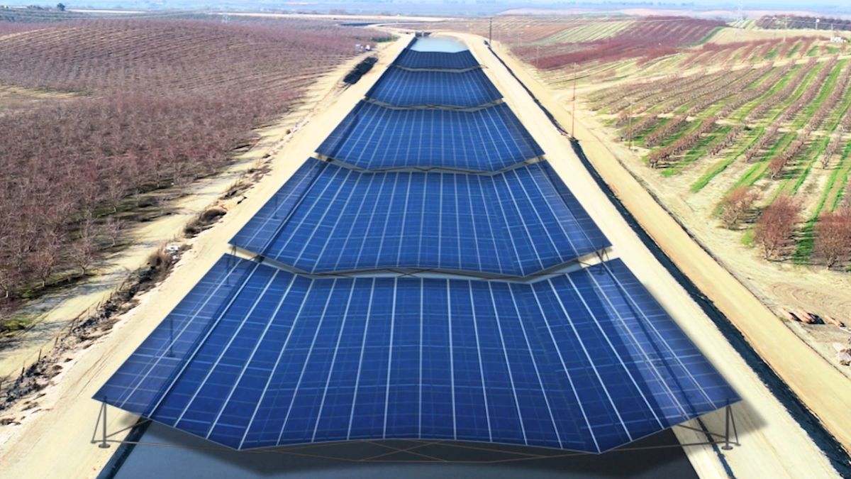La solución definitiva para la sequía y el ahorro energético que podría llegar a España: cubrir canales de riego con paneles solares