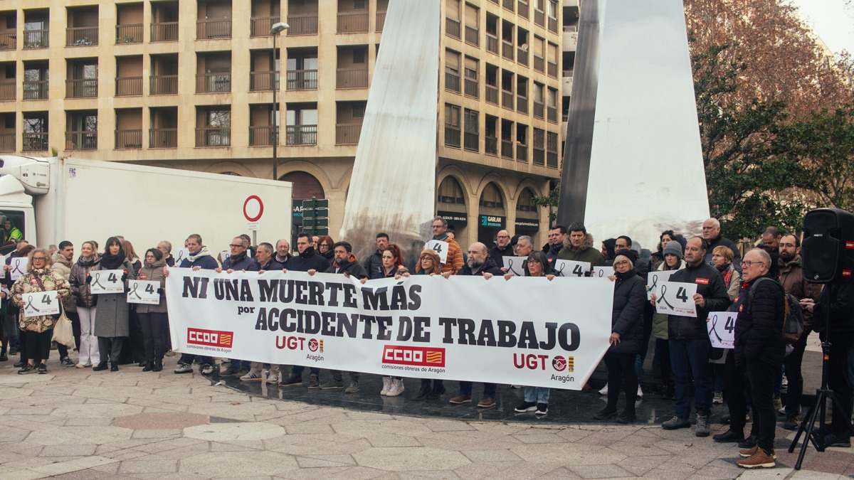 concentración de ccoo y de ugt por accidentes laborales en Aragón