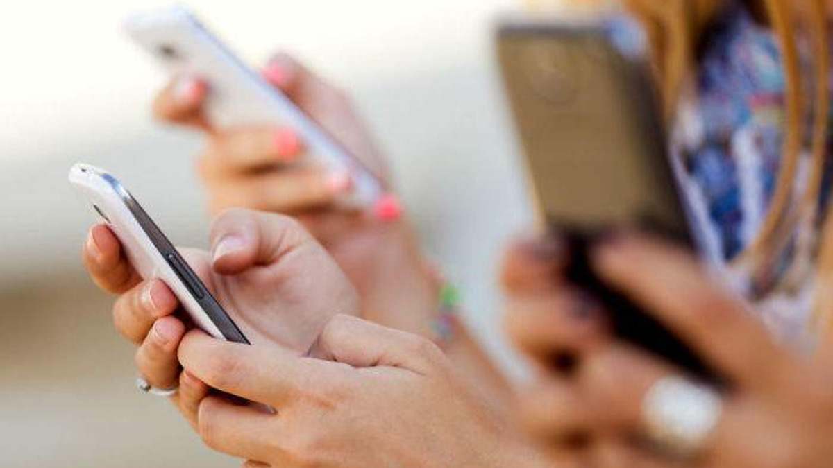 usuario-con-movil