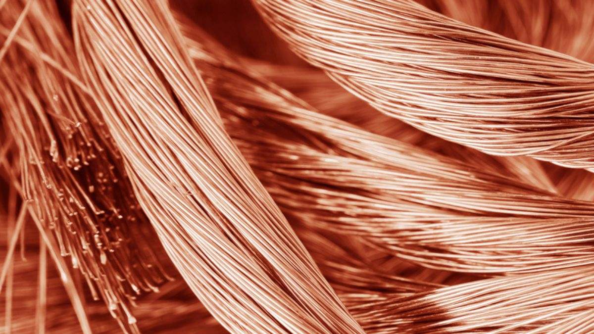 La fiebre por el cobre deja a Cataluña sin parte de sus Rodalíes: así funciona el negocio del robo de los cables del tren