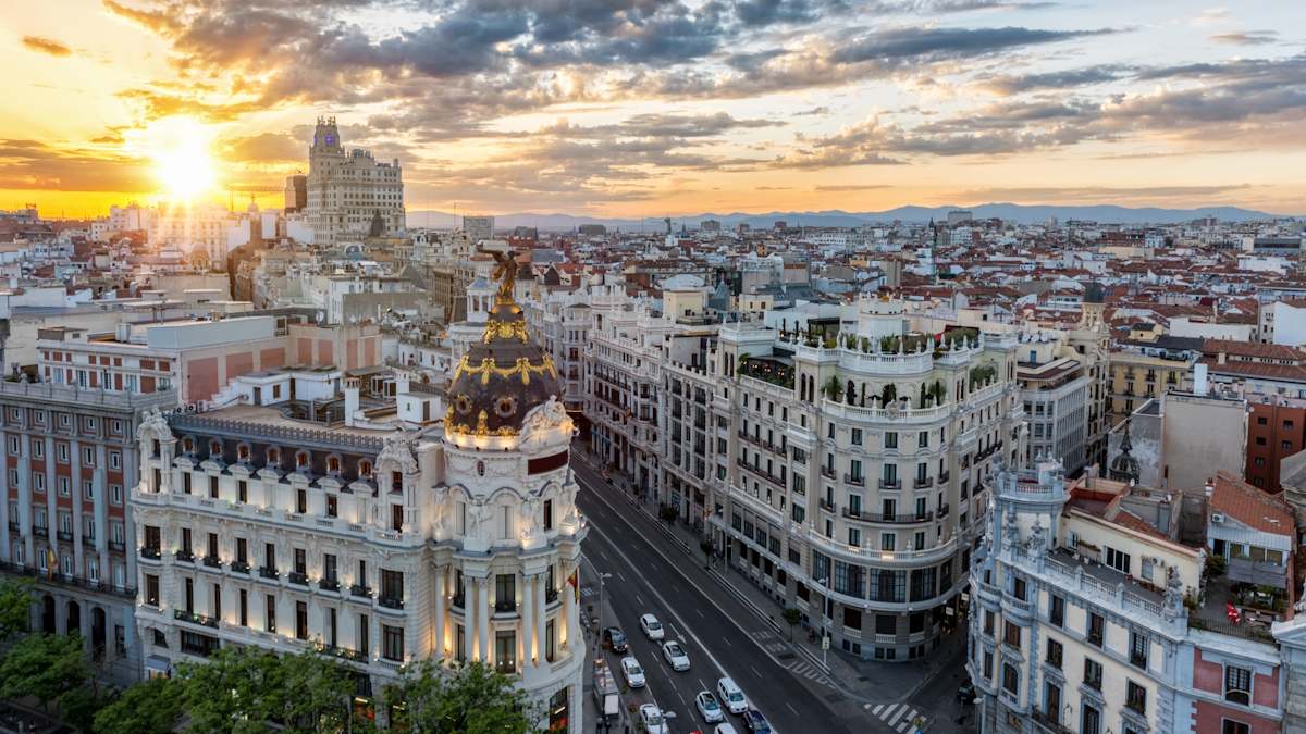Madrid economía trabajo fortuna millonarios calles cultura