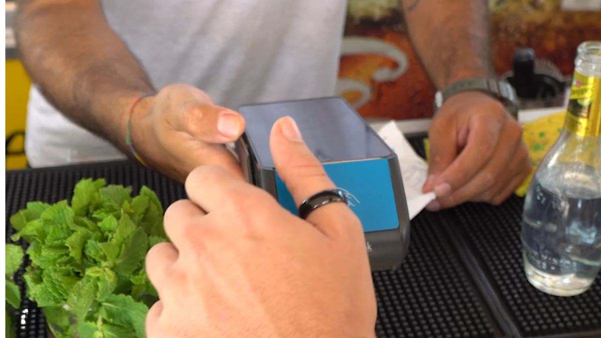 Anillo inteligente Rikki apra realizar pagos