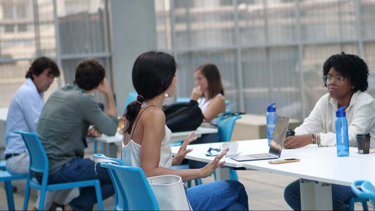 Varios trabajadores.