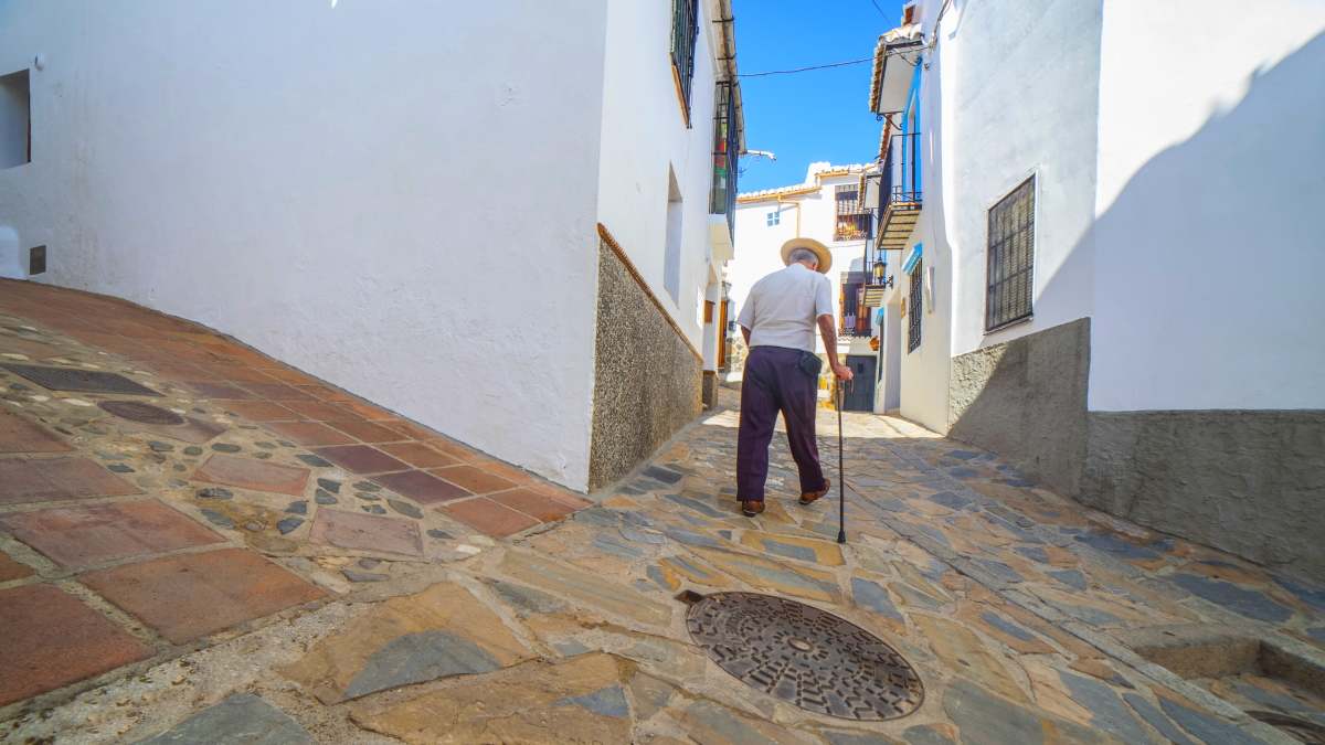 Jubilado renta PIB Comares Malaga Espana