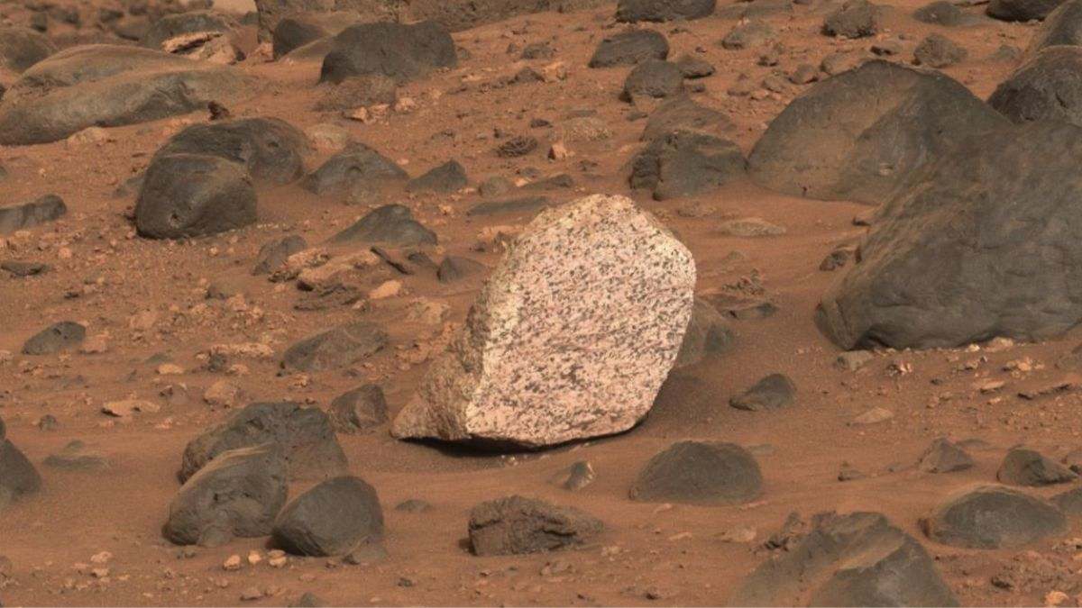 Roca blanca descubierta en Marte