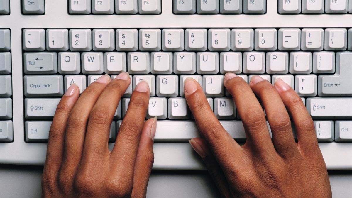 Cada vez más jóvenes no saben escribir en un teclado físico