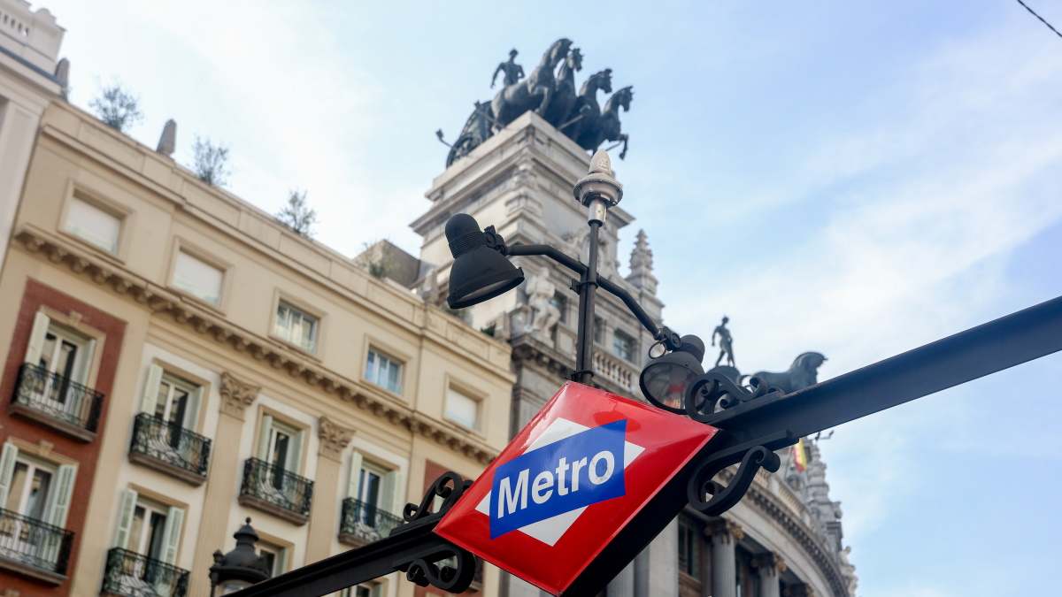 Un detalle del cartel de una estación de Metro.
