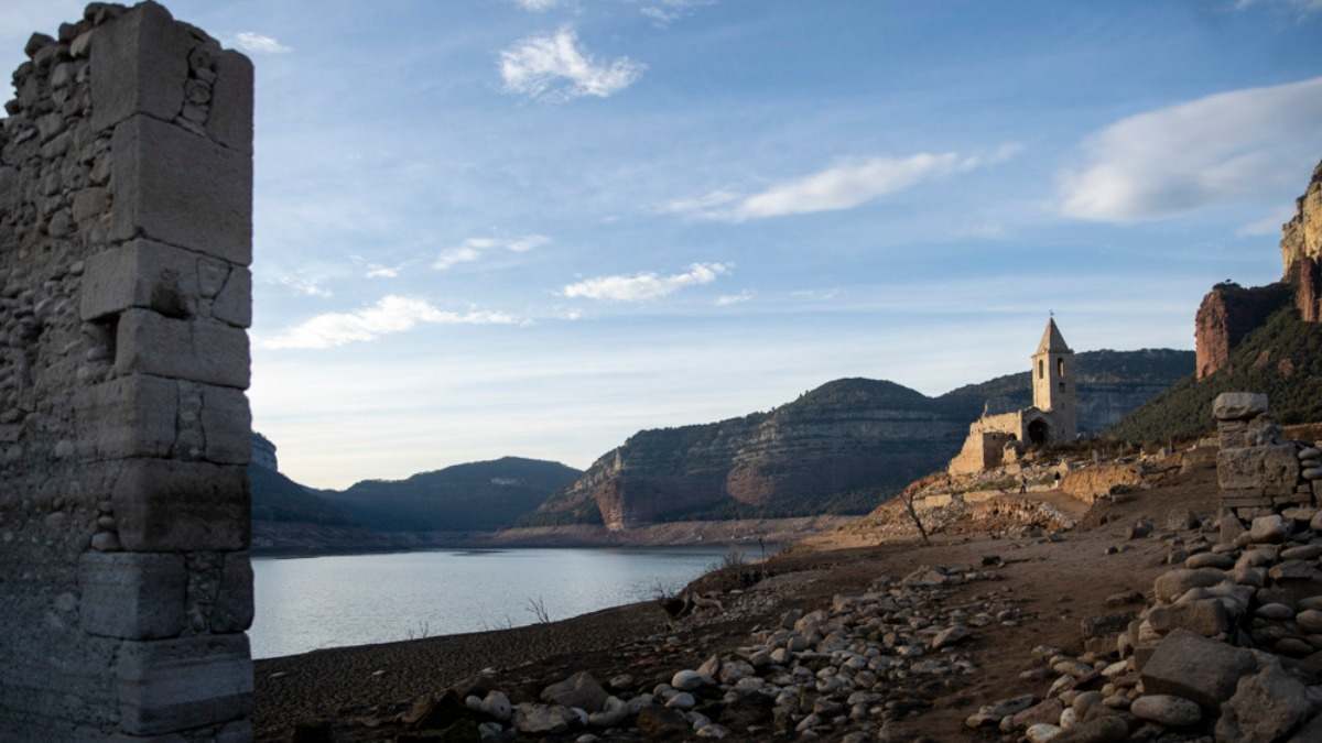 Vista del pantano de Sau, a 22 de enero de 2024, en Barcelona