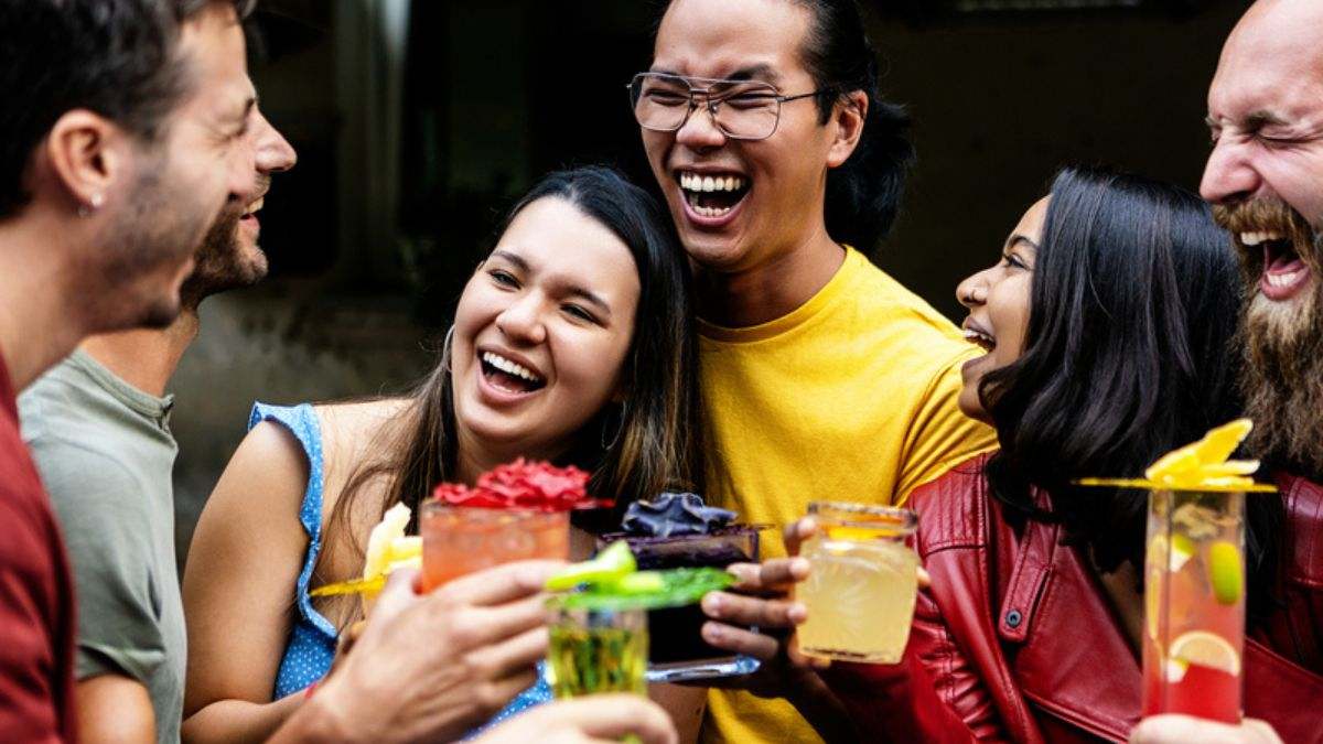 Una empresa invita a una candidata a un happy hour tras una entrevista: era una prueba y le han rechazado
