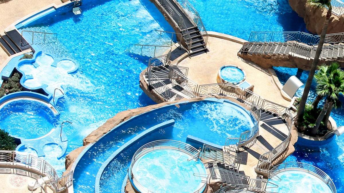 Balneario exterior de Magic World.