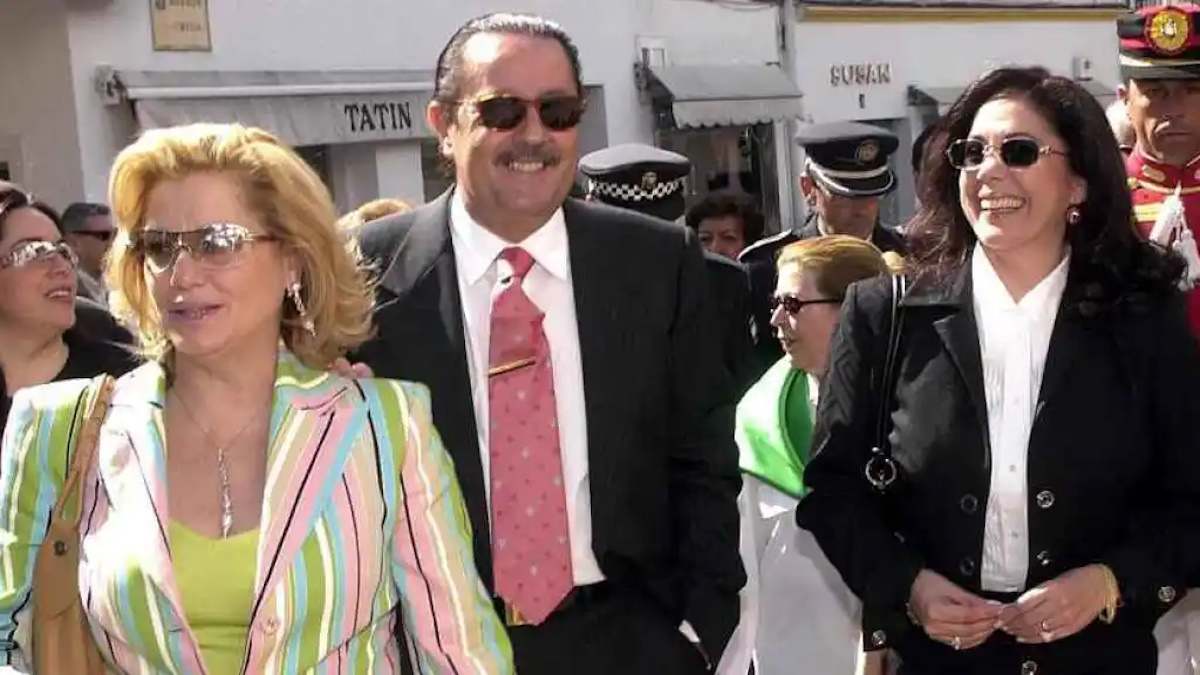 Maite Zaldívar e Isabel Pantoja con Julián Muñoz