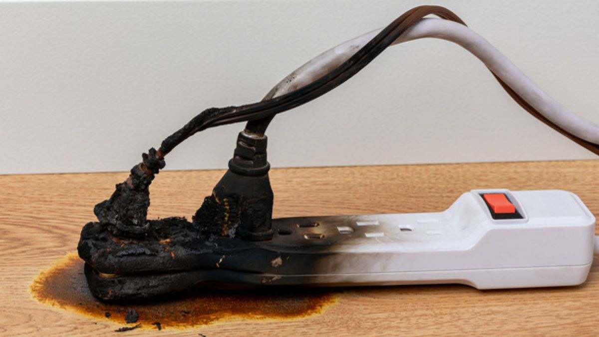 La alerta de un electricista: no conectes nunca estos 7 electrodomésticos en alargadores y regletas