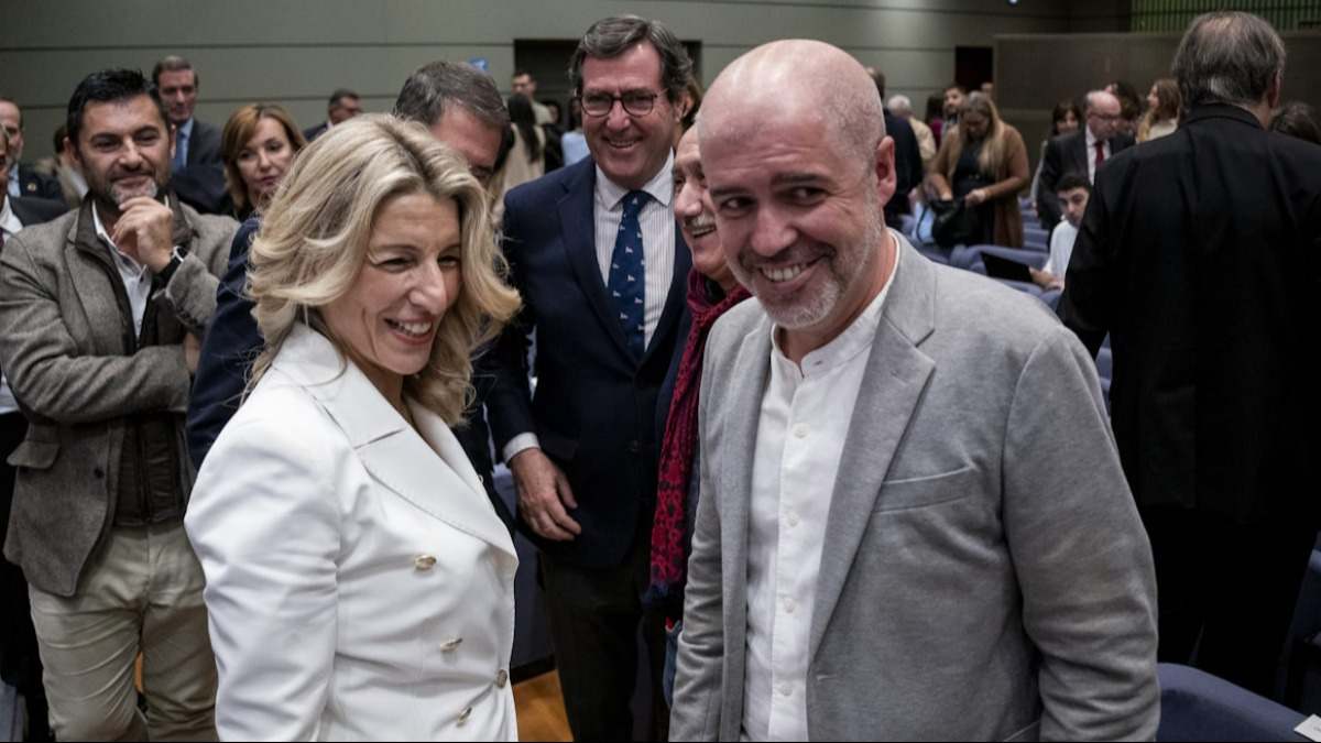 La vicepresidenta segunda, Yolanda Díaz, el secretario general de CCOO, Unai Sordo y el presidente de la CEOE, Antonio Garamendi