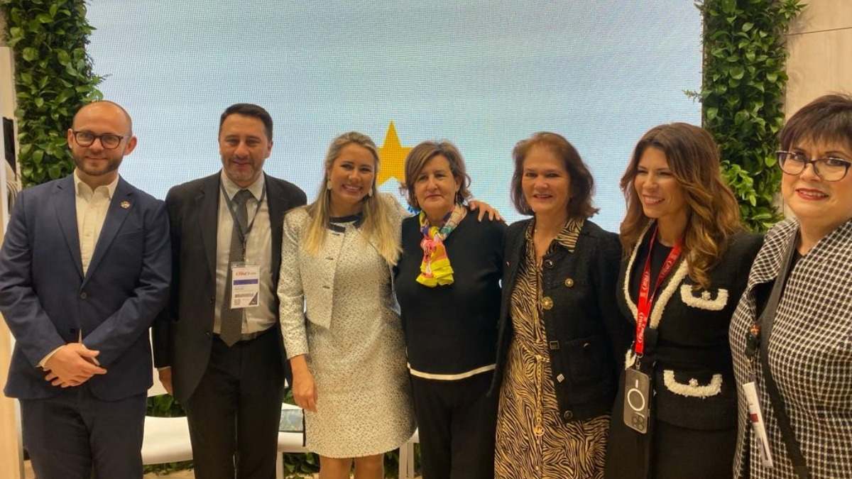 presentacion en el stand de paraguay