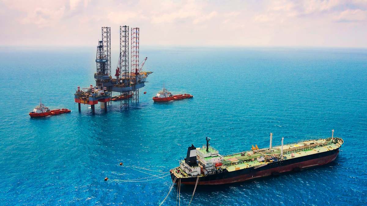 Plataforma petróleo mar crudo