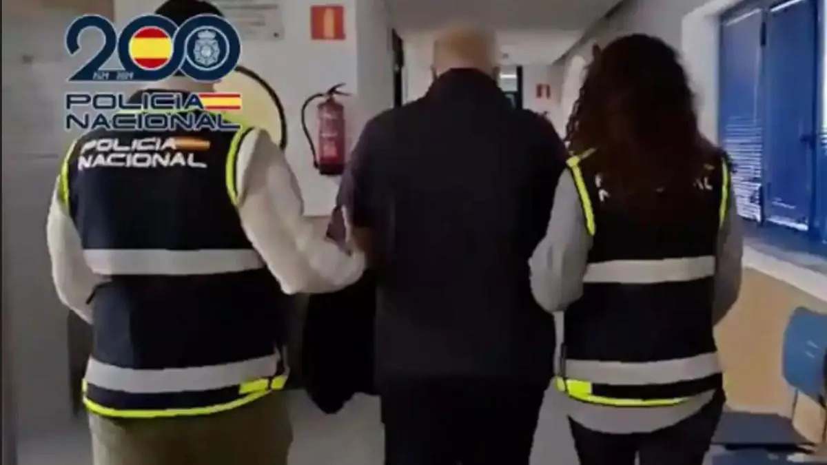 Fotografía de la detención de Karim Bouyakhrichan, facilitada por la Policía Nacional.