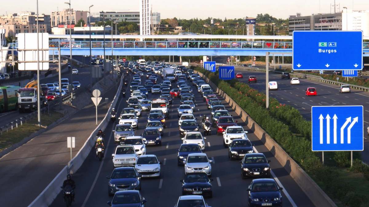 retención en una carretera de Madrid