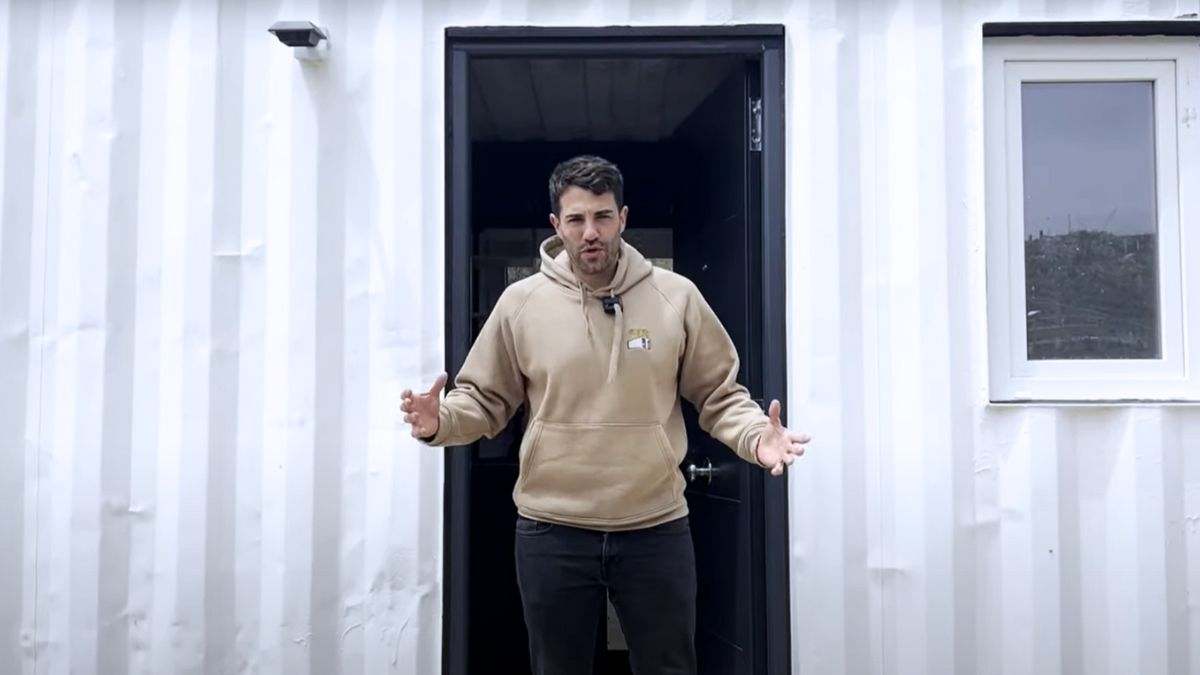 Vivir en un contenedor restaurado, el plan de 20.000 euros de un manchego para esquivar la crisis de la vivienda
