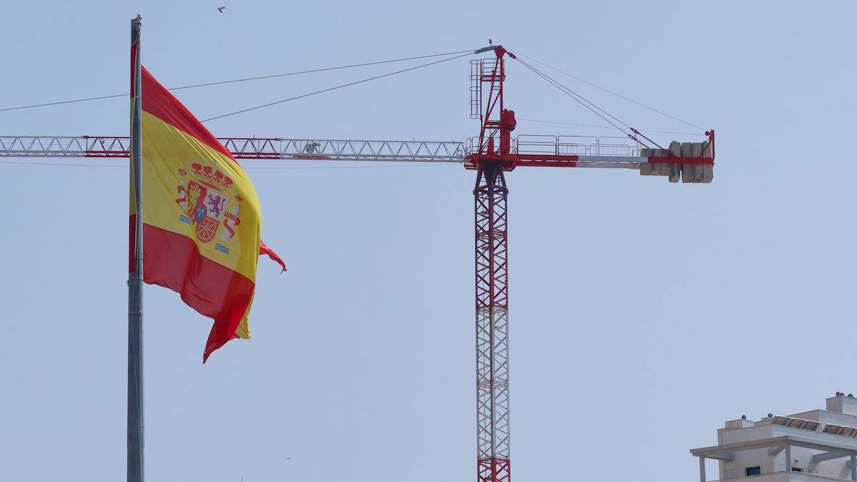 grua-espana-istock