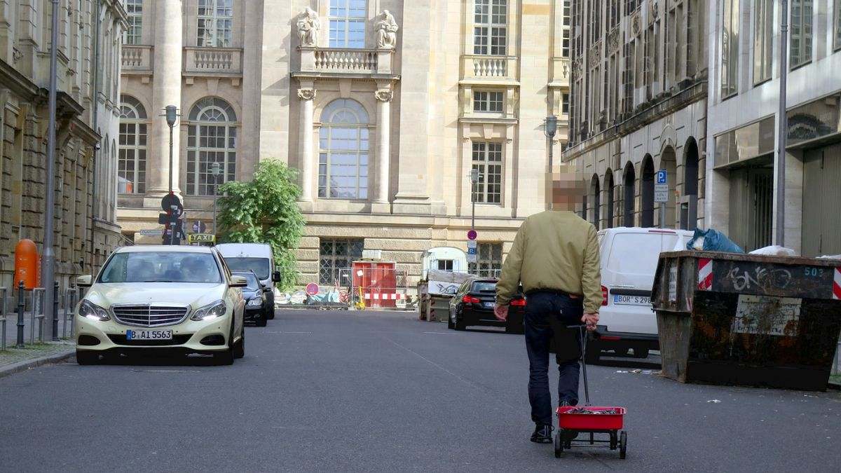 Así es como un artista creó un atasco en Google Maps con 99 móviles viejos