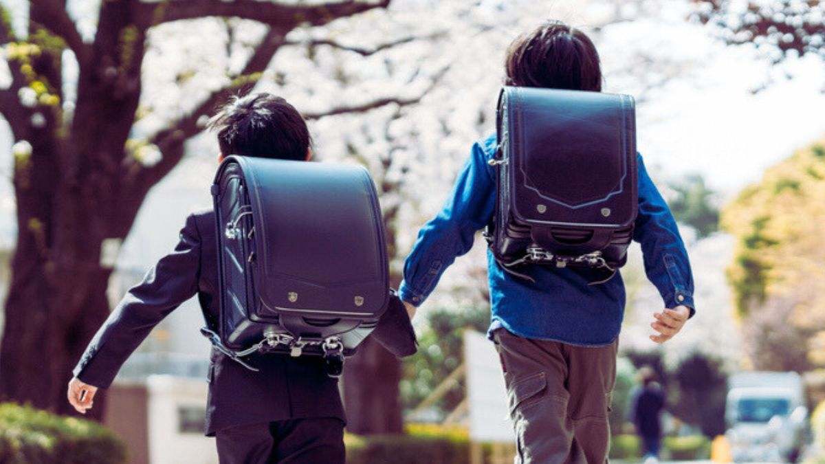 La historia de Randoseru, la mochila de 1.000 euros que llevan todos los niños en Japón y que dio inicio a la occidentalización del país asiático