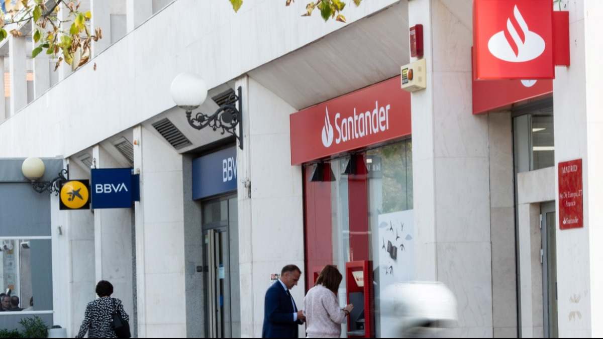 Varias oficinas bancarias