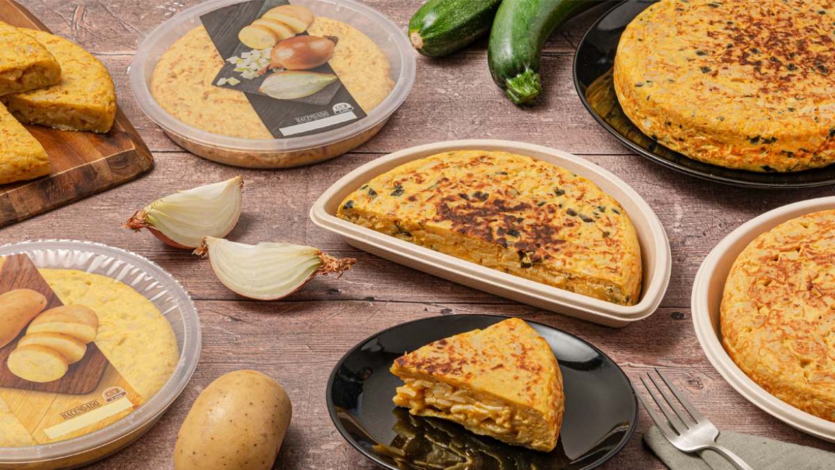 Variedad de tortilla de patatas que ofrece Mercadona sobre una mesa