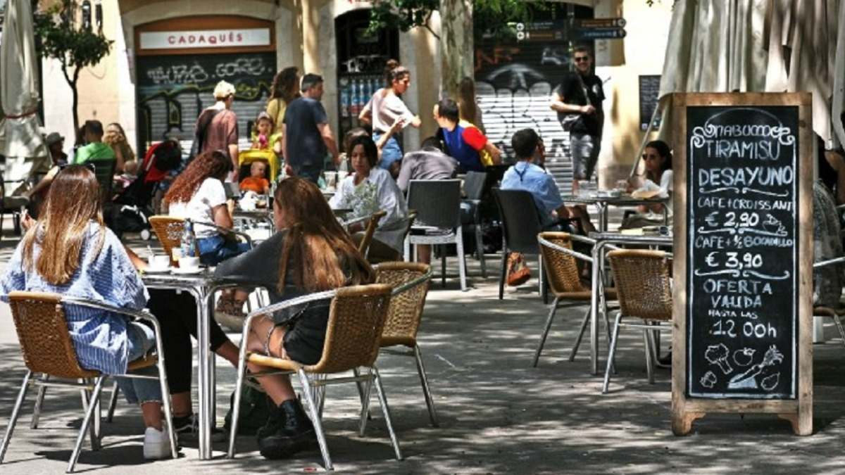 Una terraza llena en Barcelona