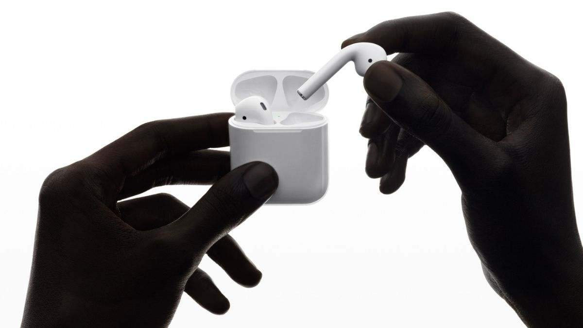 Si tienes unos AirPods, no necesitas saber idiomas: Apple prepara una función de traducción en tiempo real