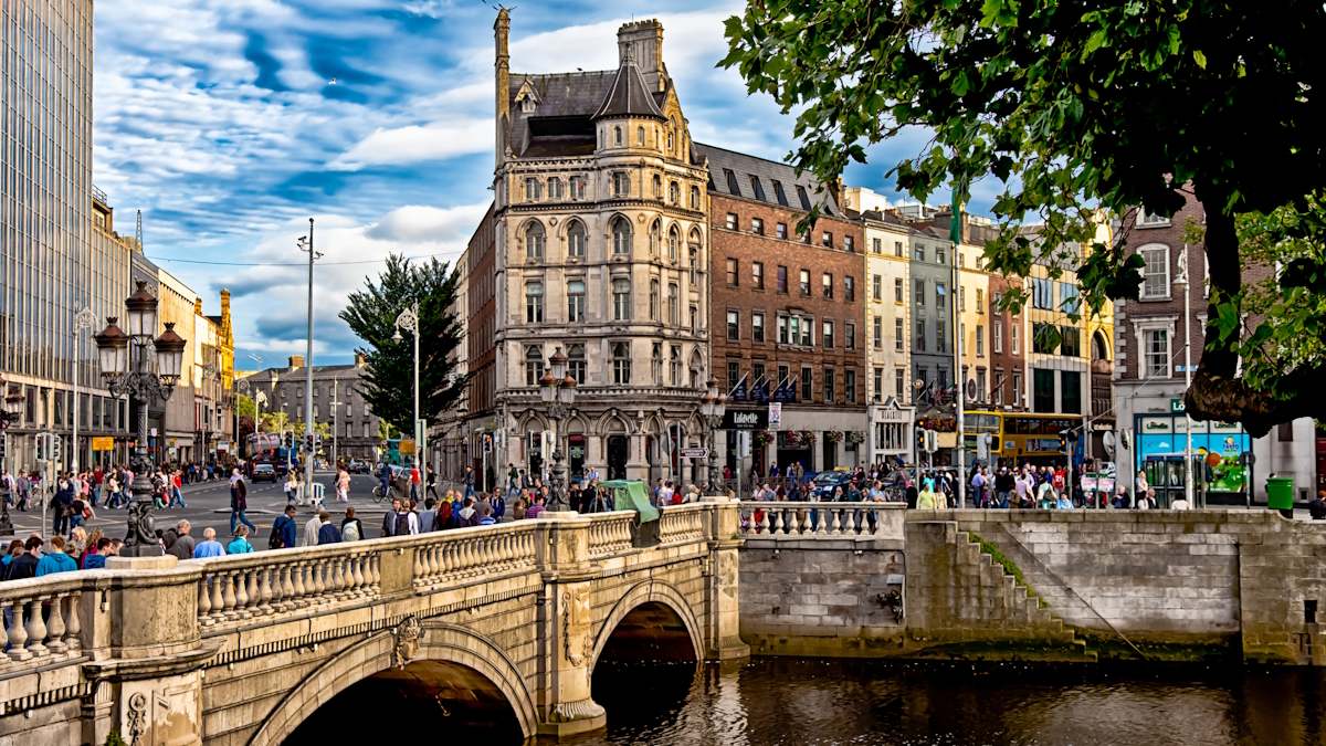 Irlanda Dublín puente economía exportaciones