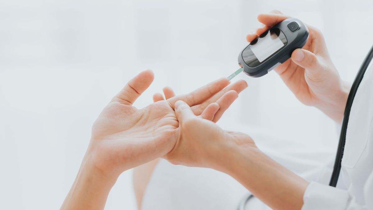 Las personas con diabetes presentan niveles altos de azúcar en sangre