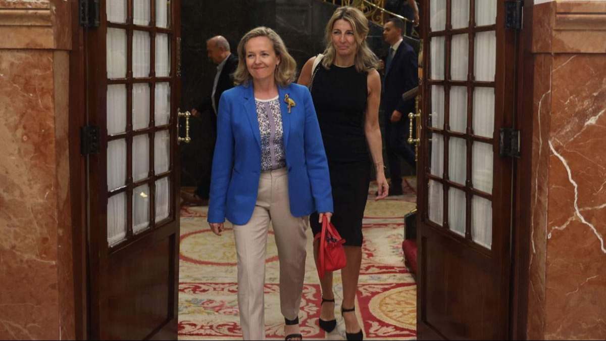 Nadia Calviño y Yolanda Díaz en el Congreso de los Diputados