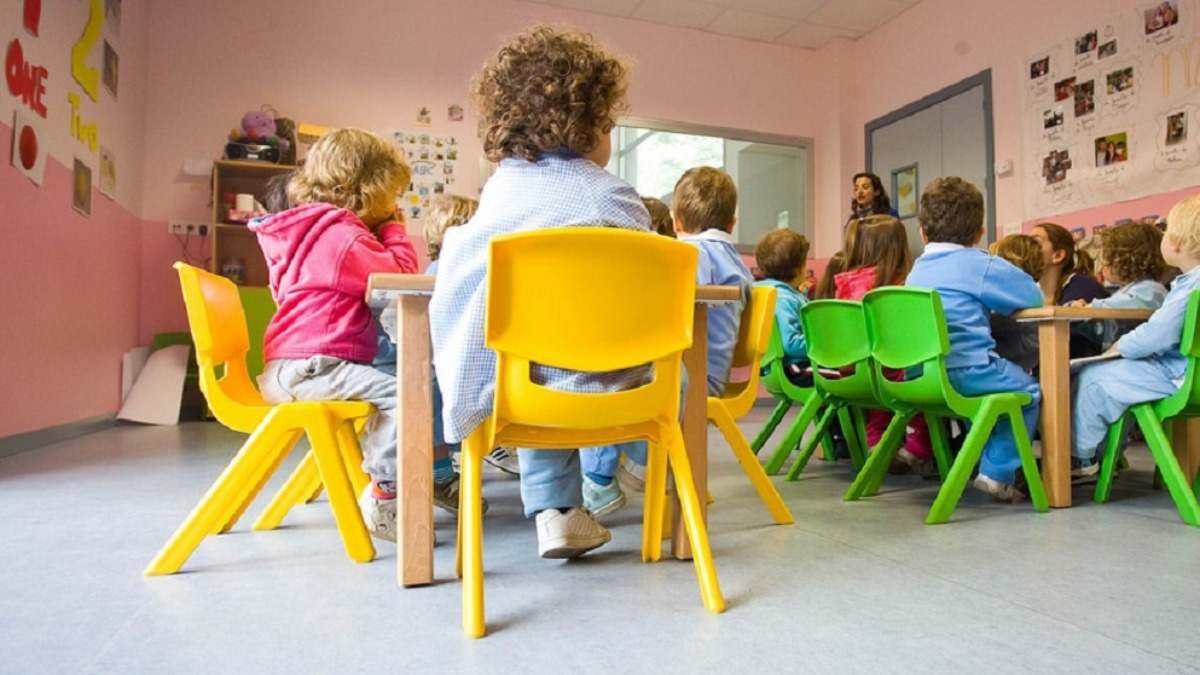 Varios niños en una guardería