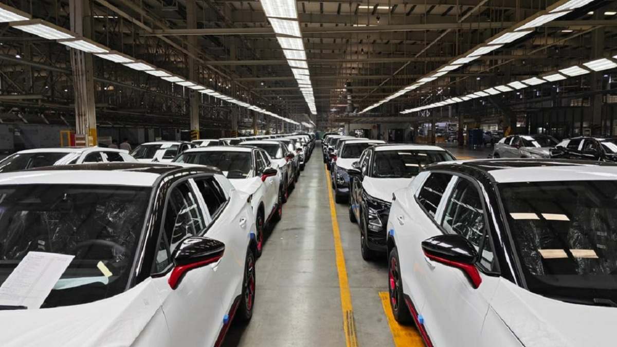 Coches de la marca Omoda en un barco con destino a España