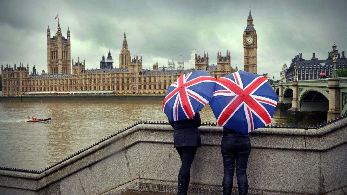 Turistas frente al parlamento de Londres (Getty)
