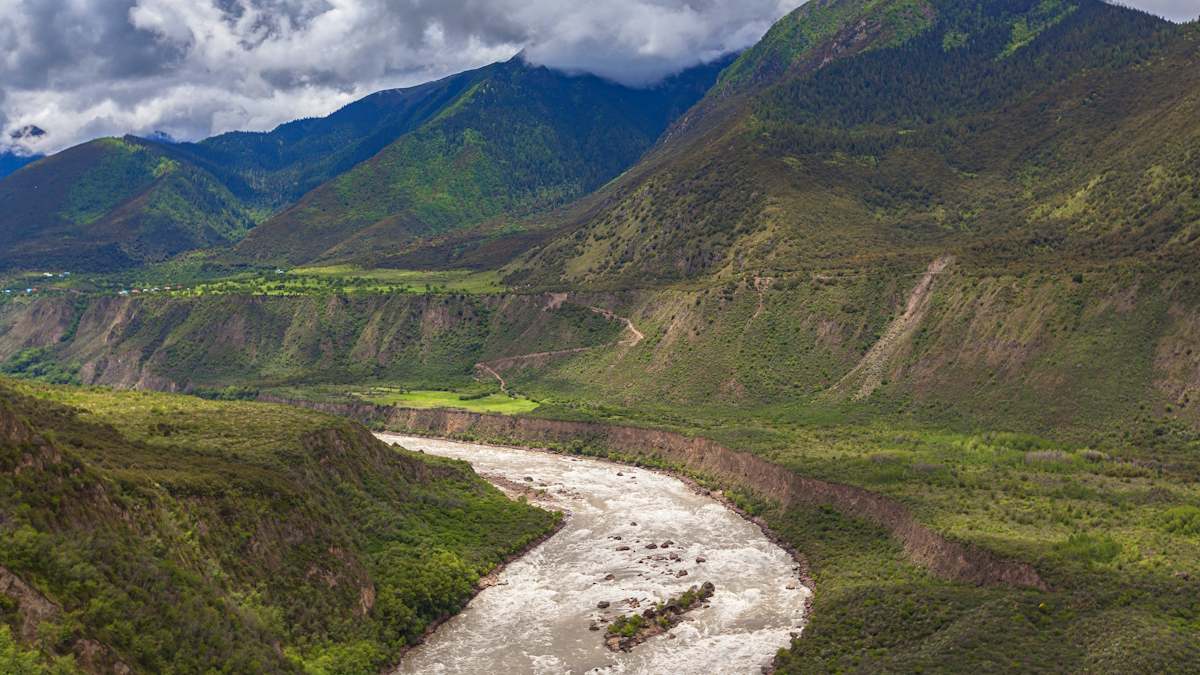 Yarlung Tsangpo río China Tiber
