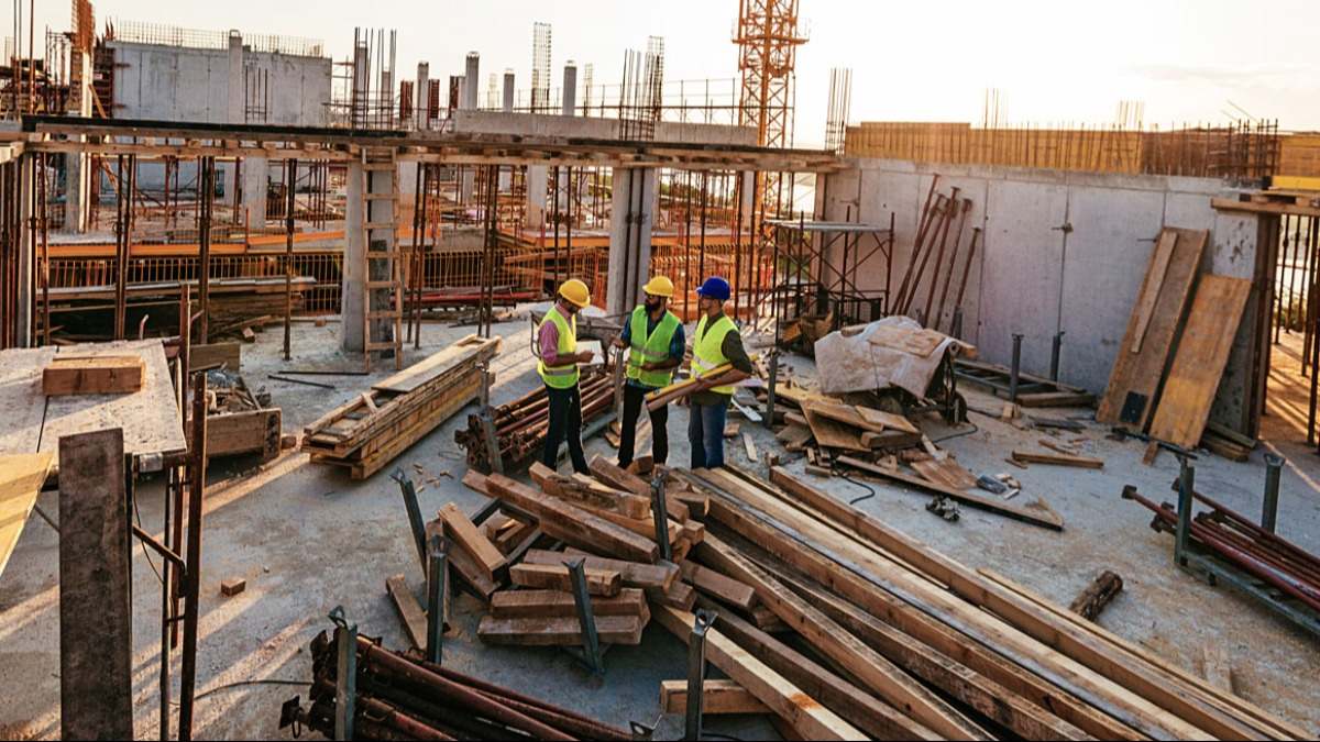 obras gente trabajando en la construcción