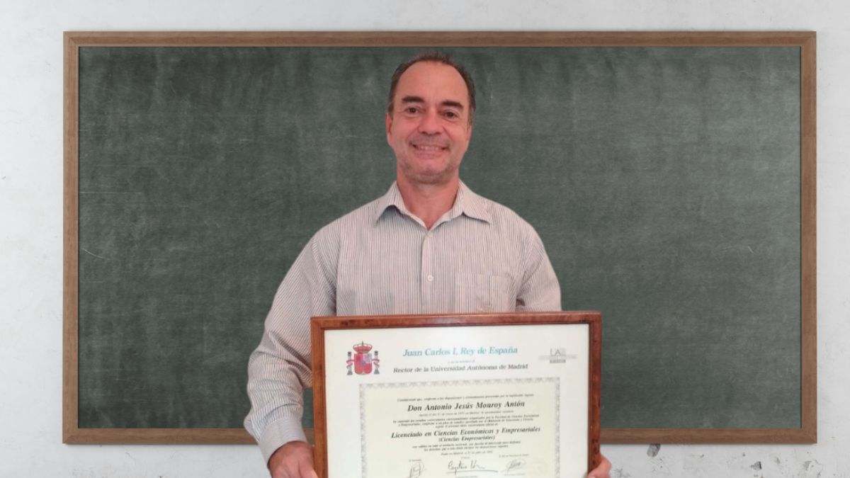 'Empollón' a los 53 años, el español con más títulos universitarios del mundo: 13 carreras, dos doctorados y tres posgrados