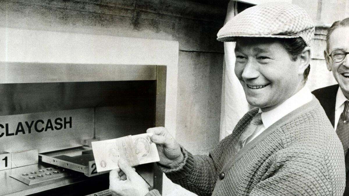 Así nació el cajero automático: el invento que se creó gracias al chocolate y que hoy peligra por la era sin efectivo