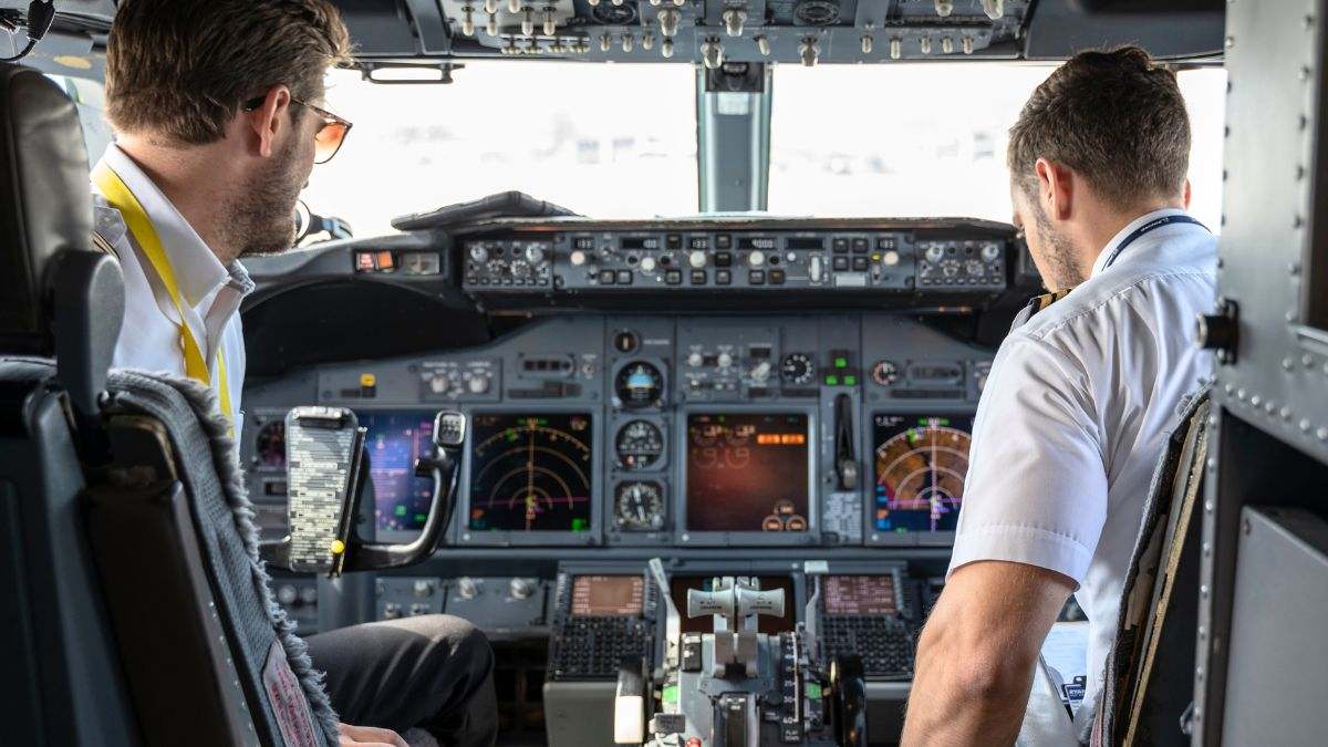 El capitán de aviación Jason Ambrosi (ALPA) sobre vuelos sin pilotos: "Reducir la plantilla podría ser una línea peligrosa que no se debe cruzar"